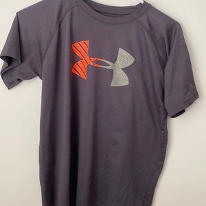 Under Armour Athletic Tee.  Youth Large.  Gray.
